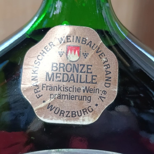 Iphöfer Burgweg Scheurebe Kabinett trocken 1989 wine bottle