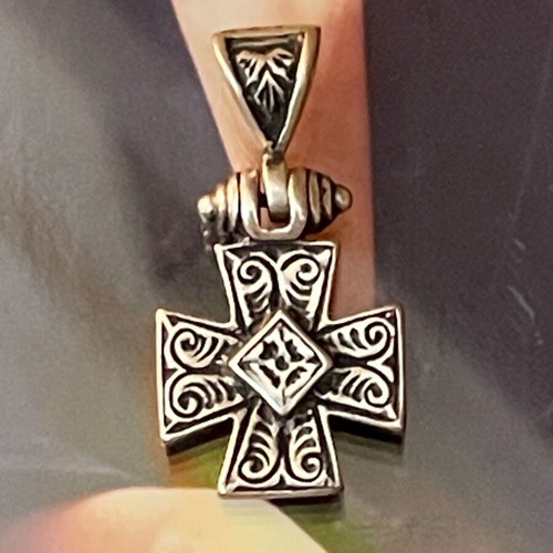 Silver cross 925, like new, weight 6.8 g