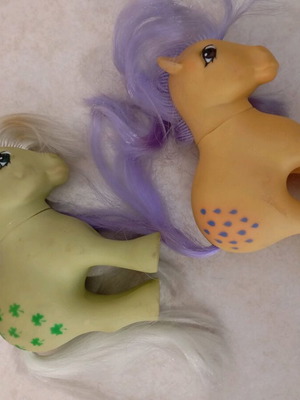 My Little Pony σταβλος μεταχειρισμένος με 2 pony του 1984