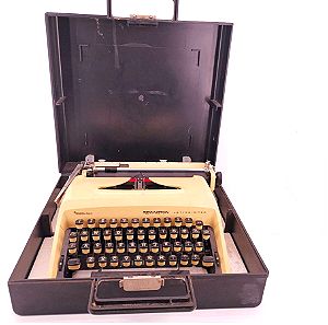 Γραφομηχανή λειτουργική σε βαλίτσα εποχής 1970