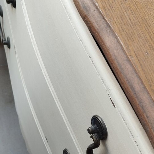 Vintage wooden dresser like new with 3 drawers and metal handles