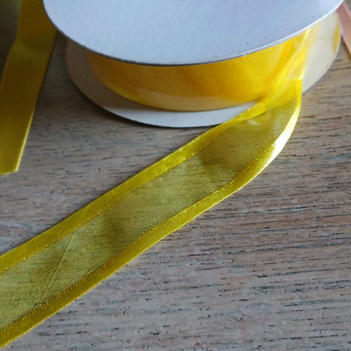 Pack of 8 vintage ribbons like new