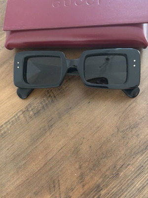 Gucci Sunglasses like new, black, original with box and accessories