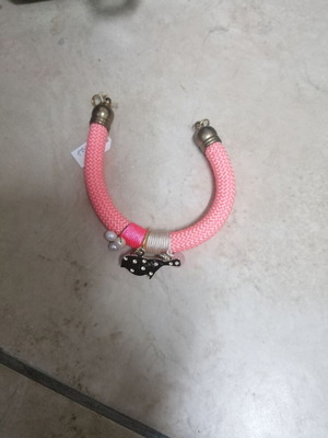 Elastic wrist bracelet with clasp pink new