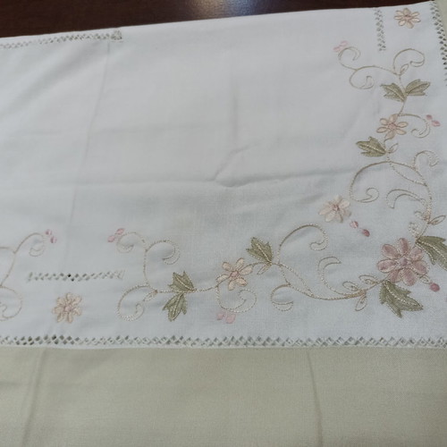 Square tablecloth 1.80x1.80 ecru with delicate machine embroidery