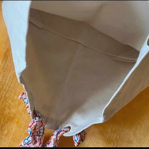 Roger & Gallet beach bag new with two scarves, beige