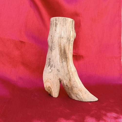 Log like new in boot shape