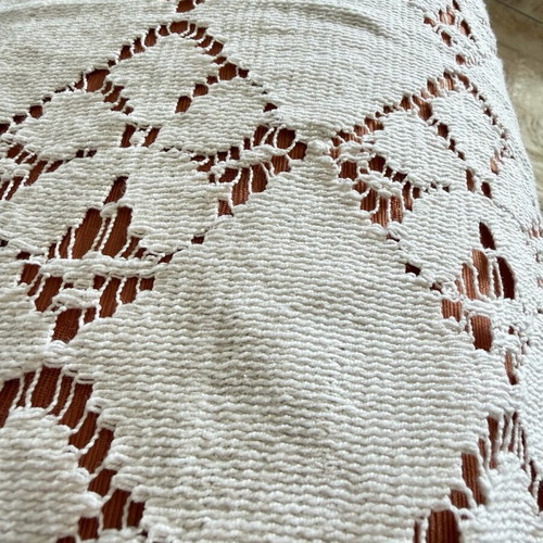 Decorative sofa throw like new, can be used as tablecloth