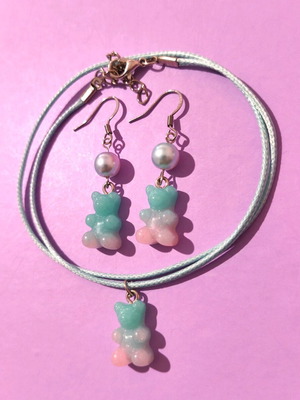 Children's jewelry set new with blue and pink gummy bear charms