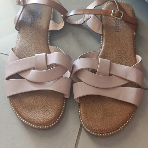 Beige summer sandals with cross straps, size 39