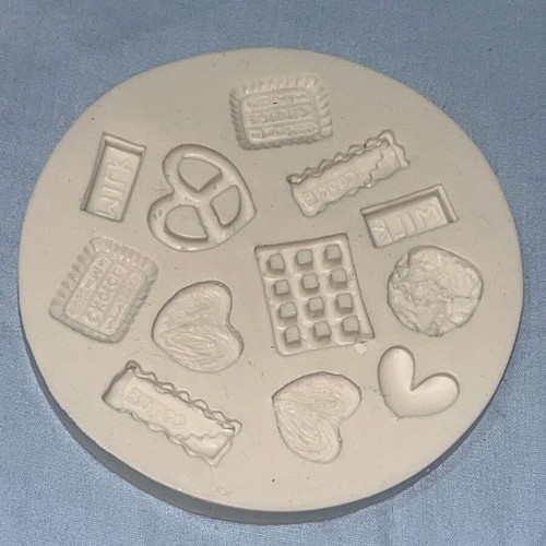 Silicone mold 10cm new with small decorative designs