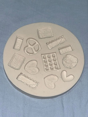 Silicone mold 10cm new with small decorative designs