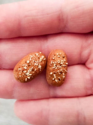 Καρφωτά σκουλαρίκια μελομακάρονα καινούργια, μπεζ