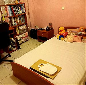 Ημίδιπλο κρεβάτι με το στρώμα του + κομοδίνο + βιβλιοθήκη ΜΟΝΟ 150 ΕΥΡΩ