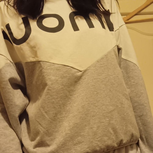 Grey sweatshirt like new, worn a few times