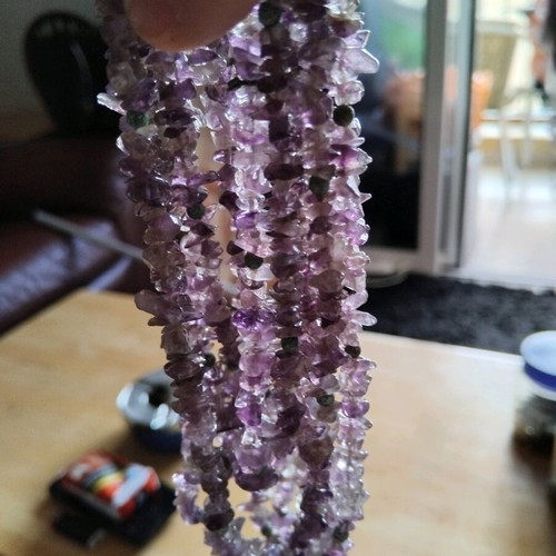 Long amethyst chip necklace like new, purple