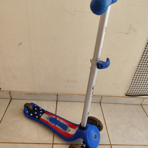 Globber kids scooter used, three-wheeled, blue, for ages 3+
