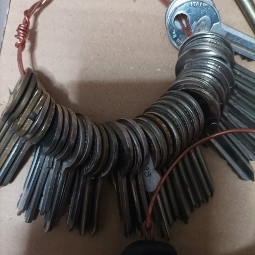 Keys used, pack of over 100 pieces
