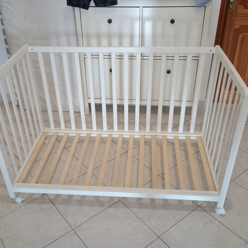 Baby Stars baby cot used with mattress and safety features