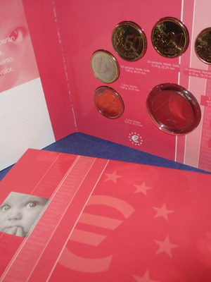 Spain official blister baby 2003 euro set used with medal