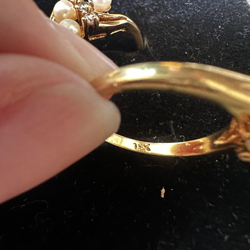 Vintage gold rings set used with pearls and green stone