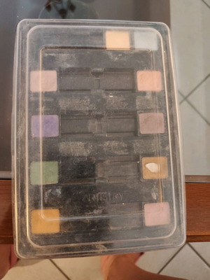 Artistry eyeshadow used, 10 shades