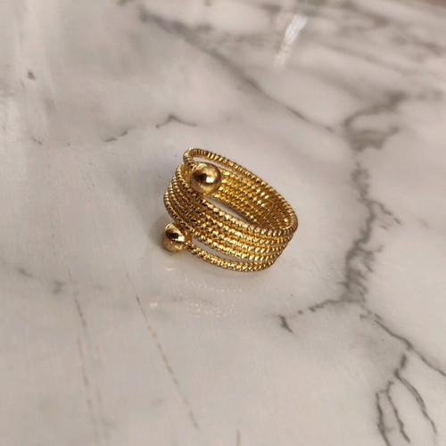 Gold spiral ring new in intense gold color