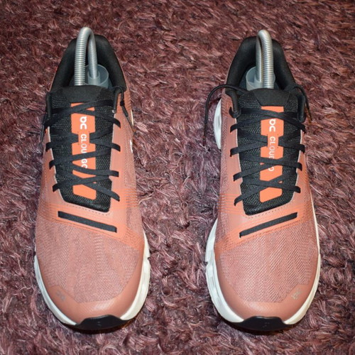 On sports shoes size 47 brown like new