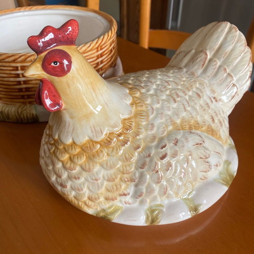 Vintage ceramic egg holder decorative hen like new