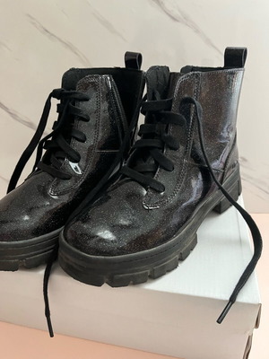 Luigi girls' boots size 35 black like new