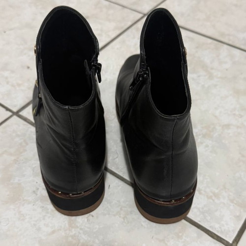 Black ankle boots size 38 with gold details, like new