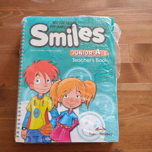 Βιβλίο αγγλικών Smiles Junior A Teacher's Book καινούργιο με σετ 10 αφίσες
