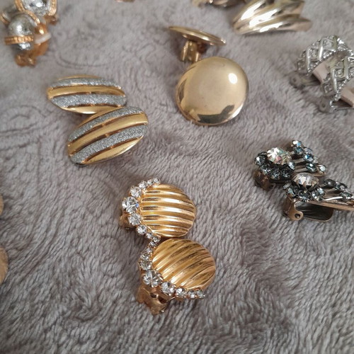 Clip-on earrings used, vintage and modern, pack of 50