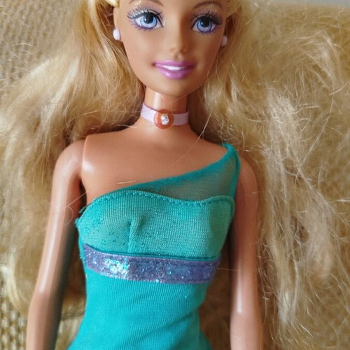 Barbie Chic Summer doll like new with ruffled dress and glitter trim