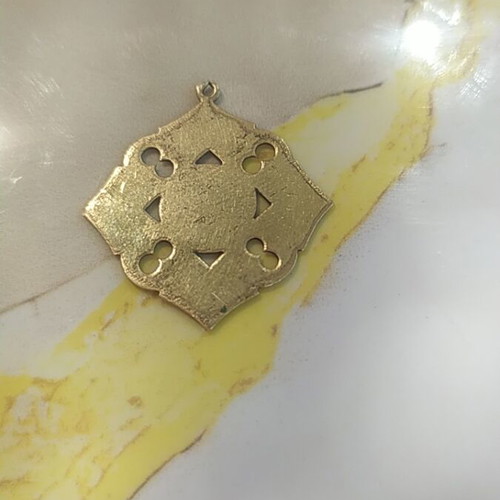 Women's pendant, unknown material