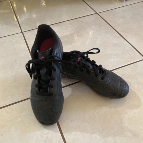 Adidas football shoes size 35 like new, black