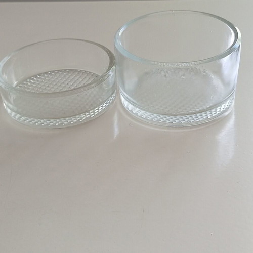 Serving set like new, 4 small bowls and 1 large glass bowl
