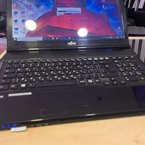 Laptop Fujitsu 15.3 inch like new, Intel Core i3, 8GB RAM, 256GB SSD