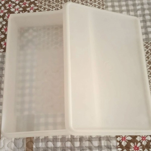 Tupperware bowl, white