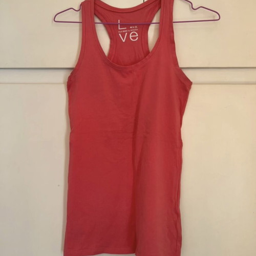 Sleeveless athletic top