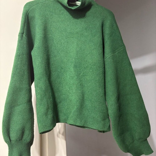 Pullover like new, worn few times, one size