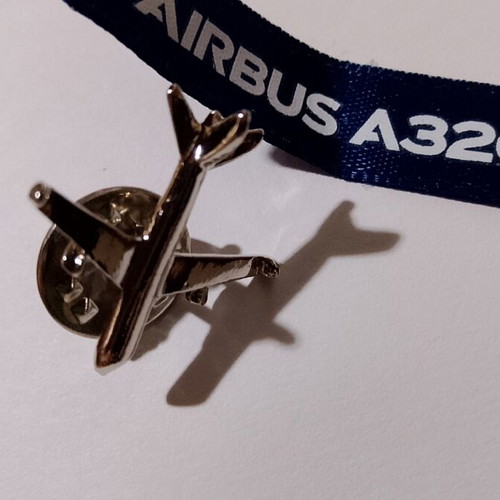 Airbus A320neo Collectible Pin Official Aviation Souvenir new