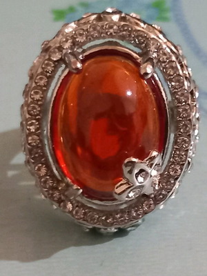 Women's ring new, unworn, size 10 for large fingers