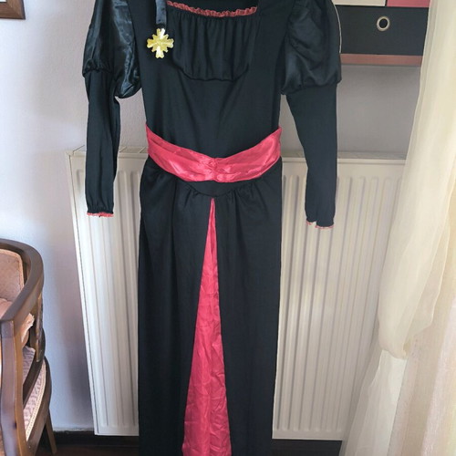 Vampire costume for girl like new size 14