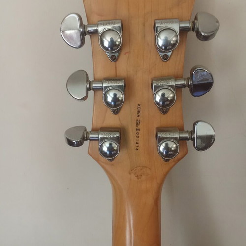 Electric guitar EVO DEAN like new, missing strings and pickup