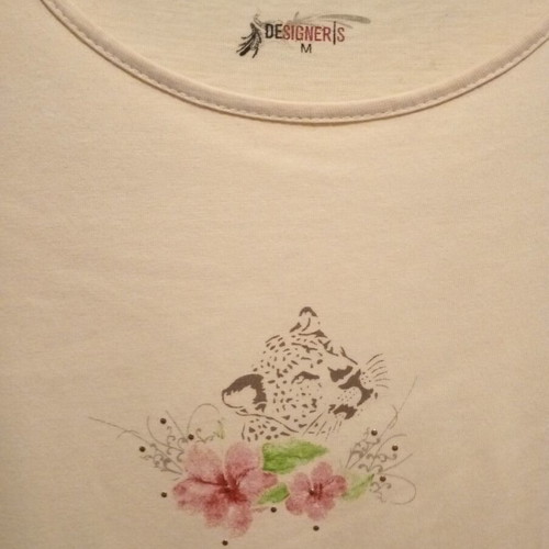 T-shirt beige with floral design, size M, new