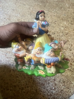 Snow White vintage piggy bank in very good condition