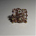  Δαχτυλίδι σε χρυσαφί/χρυσό χρώμα με στρασάκια (κοσμήματα)