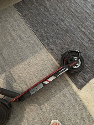 Πατίνι Xiaomi M365 σαν καινούργιο με καινούργια λάστιχα χωρίς σαμπρέλα