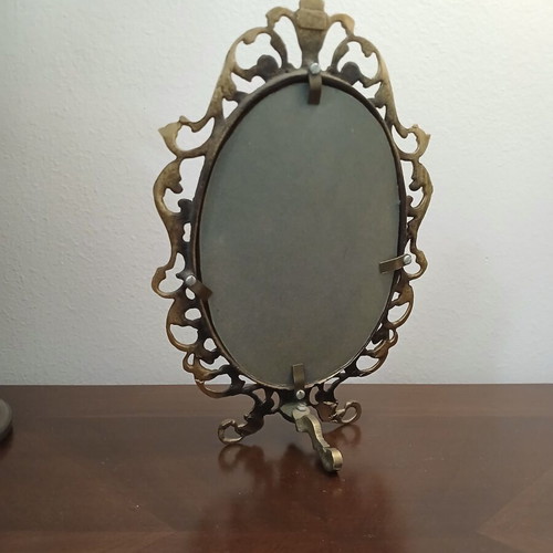 Vintage bronze frame like new with lace design